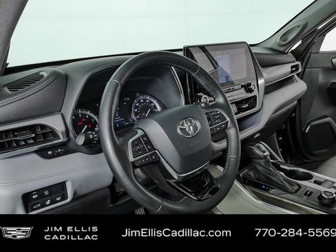 Used 2021 Toyota Highlander Platinum AWD/4WD image 4