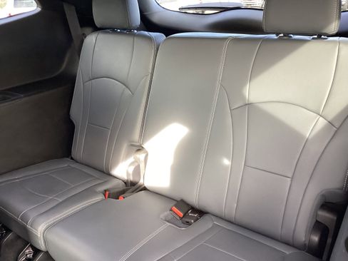 Used 2024 Buick Enclave Premium image 14