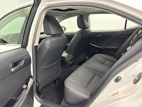 Used 2018 Lexus IS 300 AWD image 29