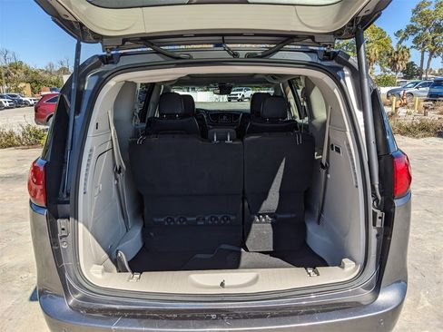 Used 2017 Chrysler Pacifica Limited image 14