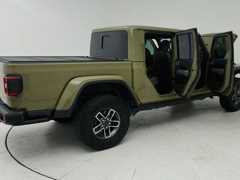 Used 2025 Jeep Gladiator Mojave AWD/4WD image 12