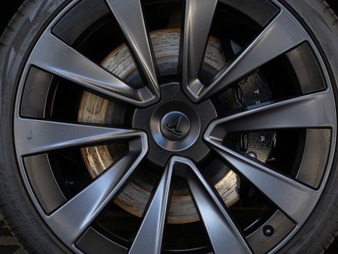 Used 2022 Tesla Model X Plaid image 10