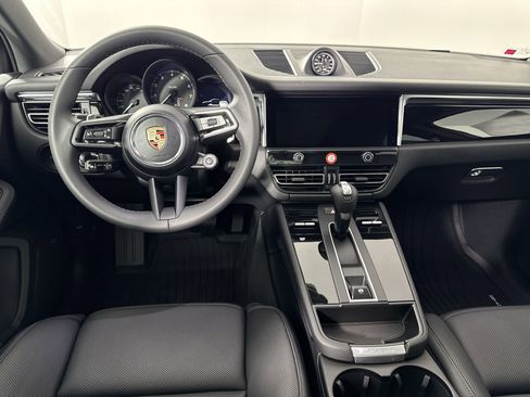 Certified 2025 Porsche Macan image 25