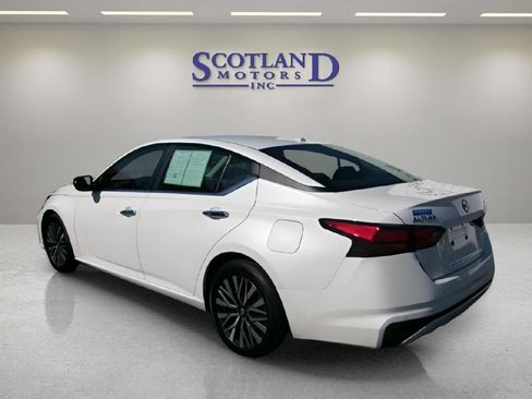 Used 2024 Nissan Altima 2.5 SV FWD image 8