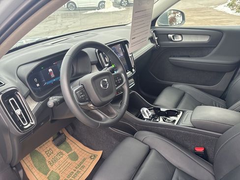 Certified 2025 Volvo XC40 B5 Plus image 19