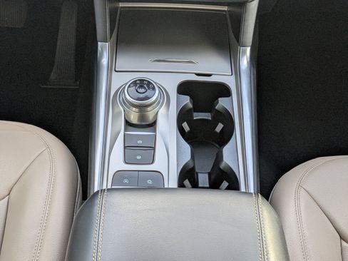 Used 2020 Ford Explorer XLT w/ Equipment Group 202A image 23