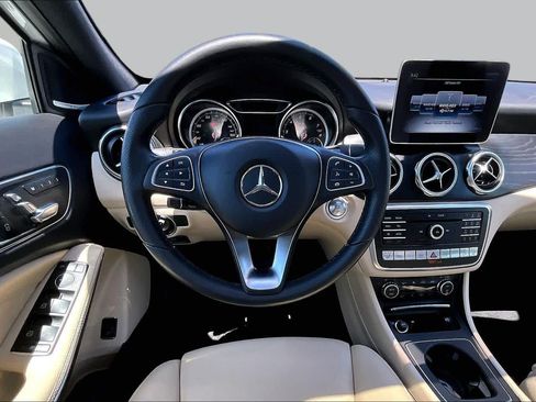 Used 2018 Mercedes-Benz GLA 250 4MATIC image 5