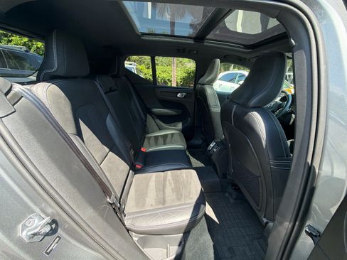 Used 2019 Volvo XC40 T5 R-Design AWD/4WD image 18