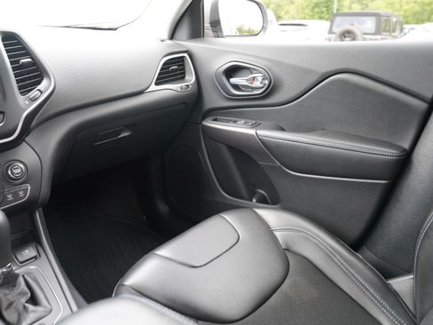Used 2020 Jeep Cherokee Latitude Plus AWD/4WD image 12