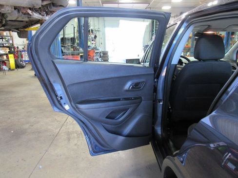 Used 2019 Chevrolet Trax LS FWD image 31