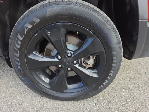 Used 2021 Jeep Cherokee Latitude Plus image 16