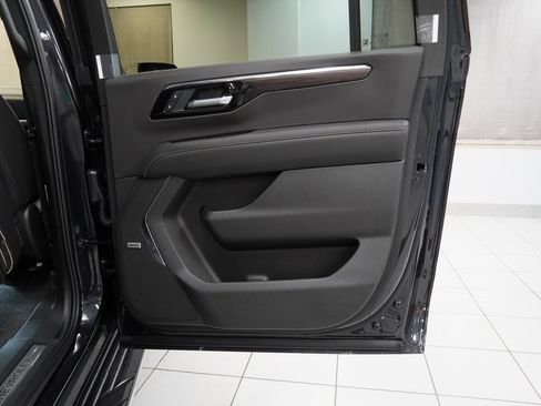 New 2025 Chevrolet Suburban Premier image 28