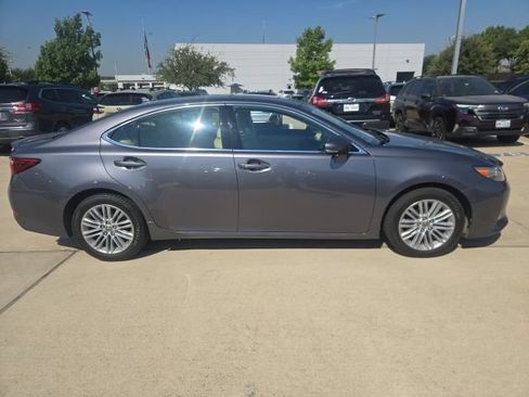 Used 2014 Lexus ES 350 w/ Luxury Package FWD image 2