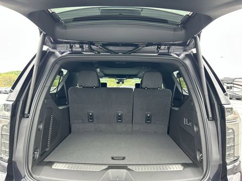 New 2026 Chevrolet Suburban Premier AWD/4WD image 19