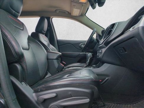 Used 2016 Jeep Cherokee Trailhawk w/ Comfort/Convenience Group image 15