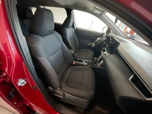 Used 2023 Toyota Corolla Cross LE AWD/4WD image 24