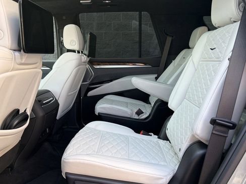 Certified 2025 Cadillac Escalade Sport Platinum image 7