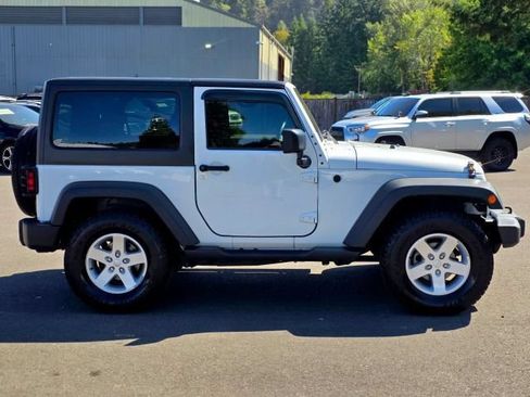 Used 2017 Jeep Wrangler Sport w/ Quick Order Package 24S AWD/4WD image 8