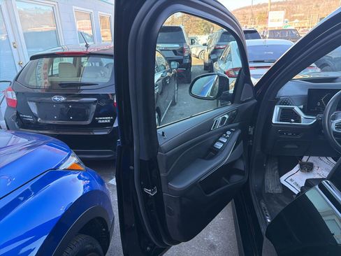 Used 2025 BMW X7 xDrive40i w/ M Sport Package image 16