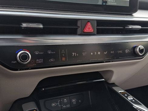 Certified 2025 Kia Sorento SX Prestige image 16