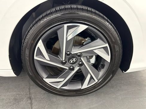 Used 2026 Hyundai Elantra Limited FWD image 9