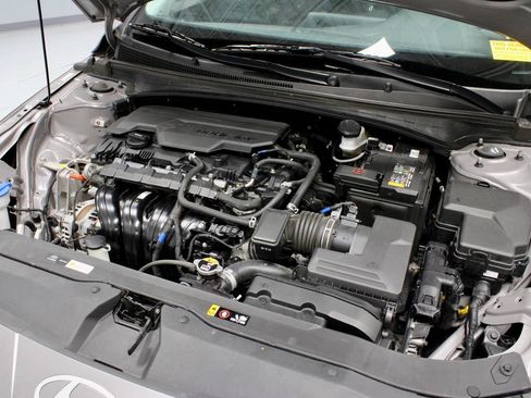 Used 2024 Hyundai Elantra SEL FWD image 16
