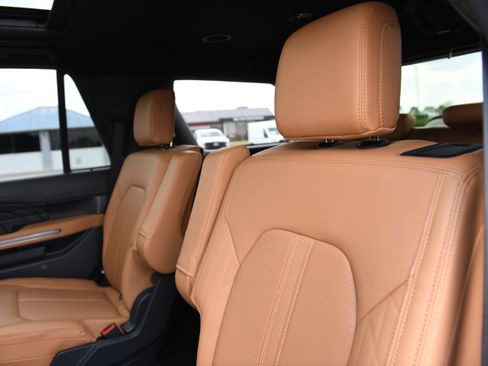 Used 2023 Ford Expedition Platinum RWD image 10