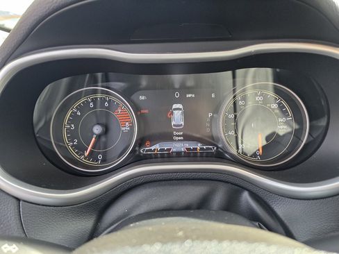 Used 2018 Jeep Cherokee Trailhawk image 14