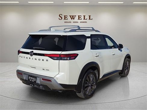 Used 2022 Nissan Pathfinder SL w/ SL Premium Package image 4