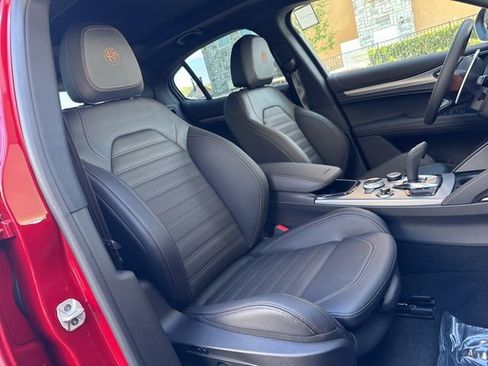 New 2025 Alfa Romeo Stelvio Sprint image 18