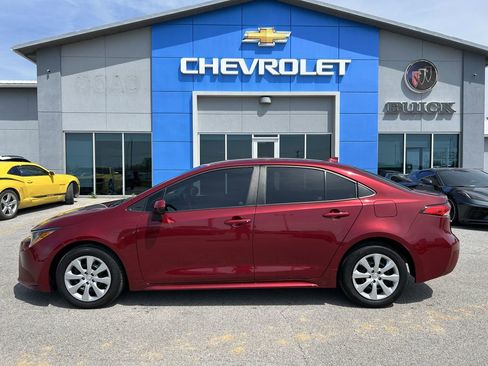 Used 2023 Toyota Corolla LE image 3