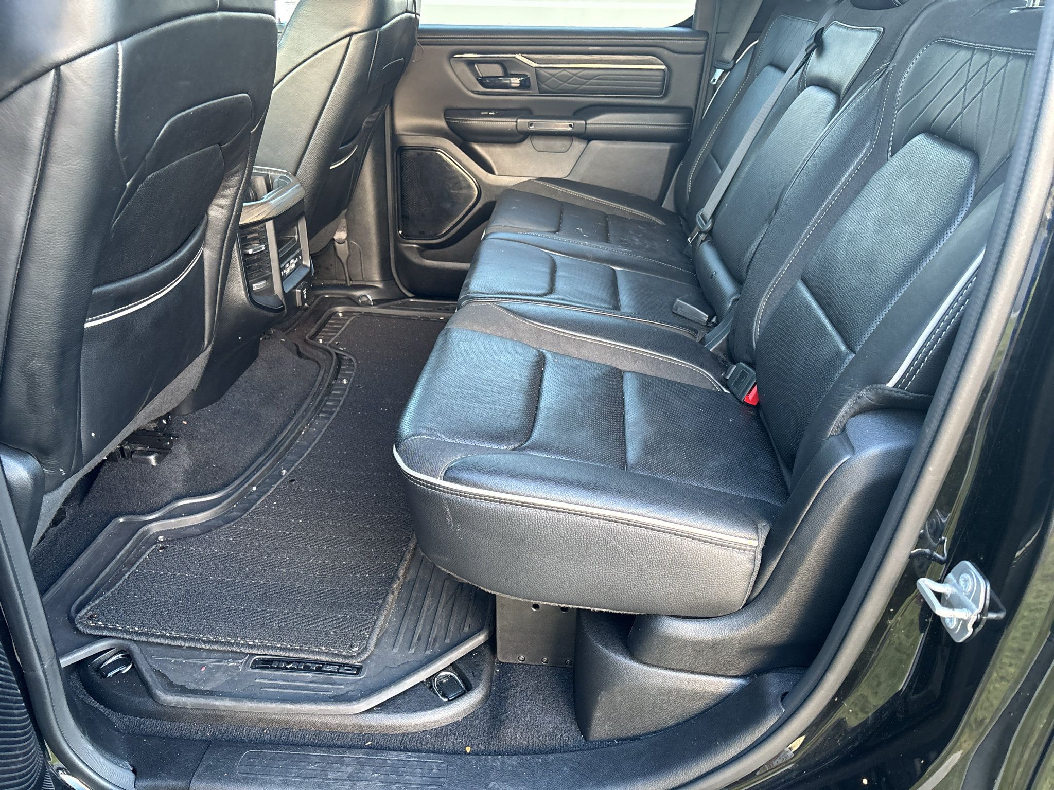 Used 2025 RAM 1500 Limited AWD/4WD image 13