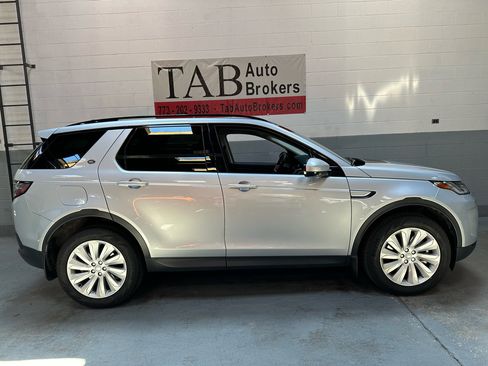Used 2023 Land Rover Discovery Sport SE image 2