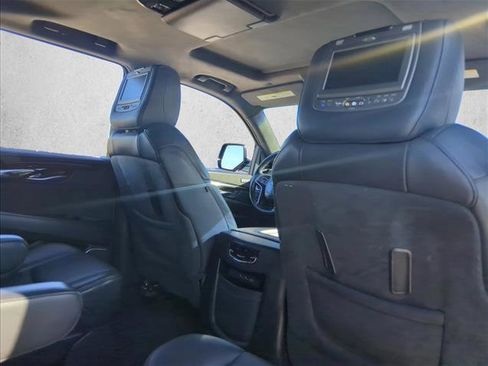 Used 2018 Cadillac Escalade Platinum image 19