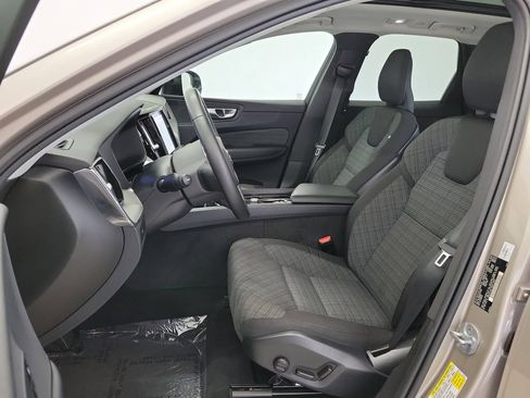 Used 2024 Volvo XC60 B5 Core AWD/4WD image 19