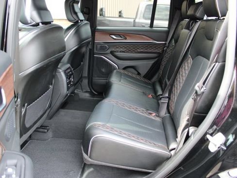 Used 2025 Jeep Grand Cherokee Summit w/ Obsidian Package AWD/4WD image 40