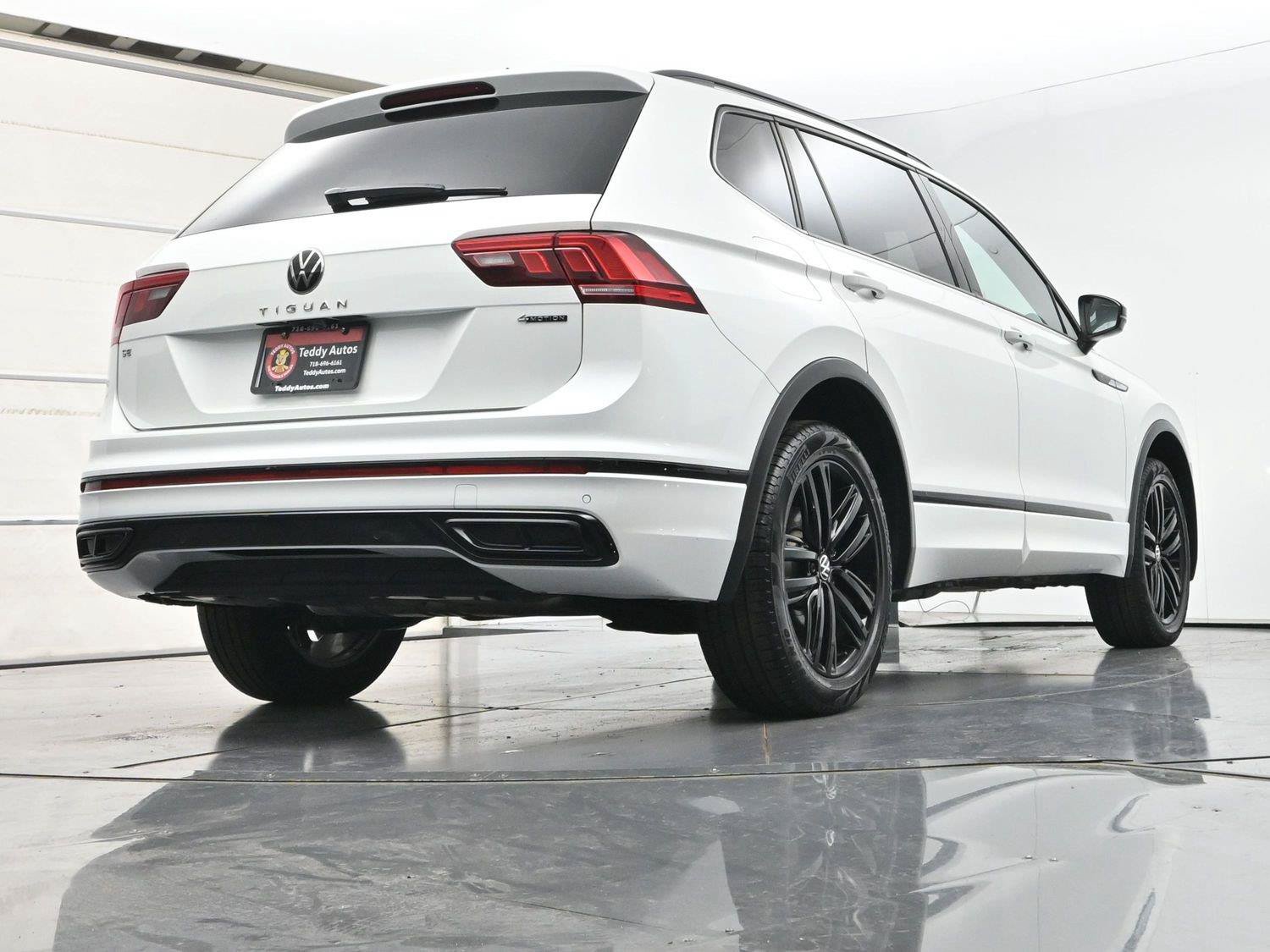 Used 2022 Volkswagen Tiguan SE R-Line AWD/4WD image 32