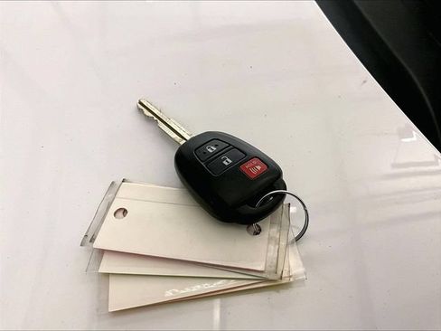 Used 2013 Toyota RAV4 XLE AWD/4WD image 10