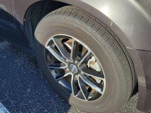Used 2016 Dodge Grand Caravan SXT FWD image 7