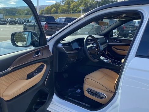 New 2025 Jeep Grand Cherokee L Summit w/ Advanced Protech Group IV image 14