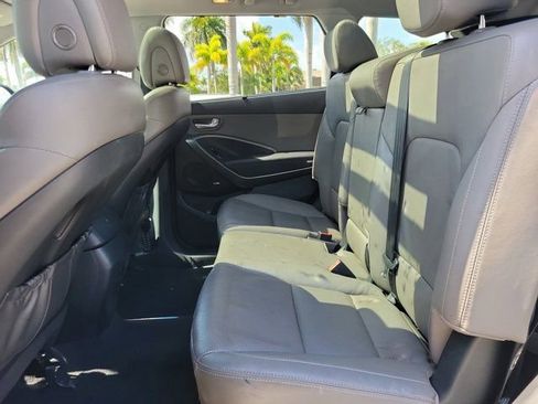 Used 2017 Hyundai Santa Fe SE w/ Ultimate Package FWD image 8