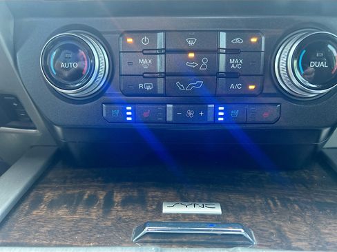 Used 2015 Ford F150 Platinum w/ Equipment Group 701A Luxury AWD/4WD image 21