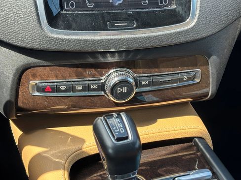 Used 2017 Volvo XC90 T6 Momentum w/ Vision Package AWD/4WD image 24