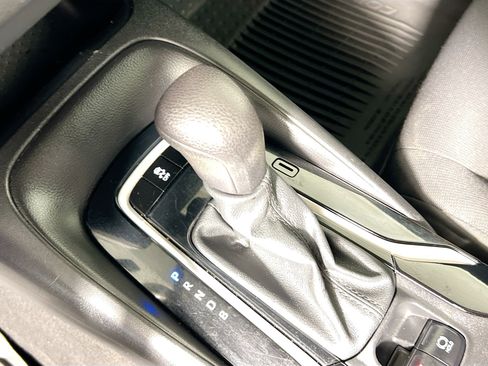 Used 2021 Toyota Corolla LE FWD image 23