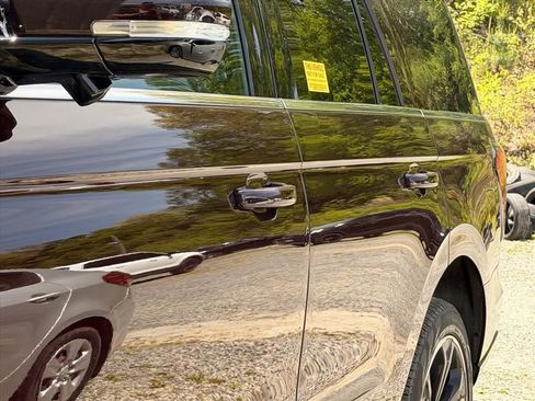 Used 2024 Ford Expedition Limited AWD/4WD image 7