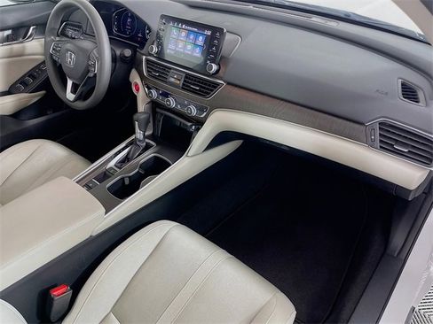 Used 2018 Honda Accord EX image 30