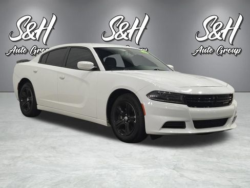 Used 2022 Dodge Charger SXT RWD image 2