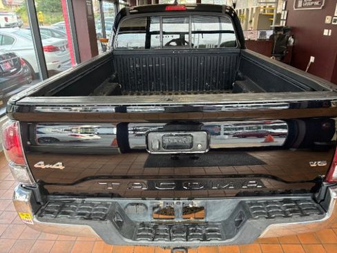 Used 2019 Toyota Tacoma SR5 image 10