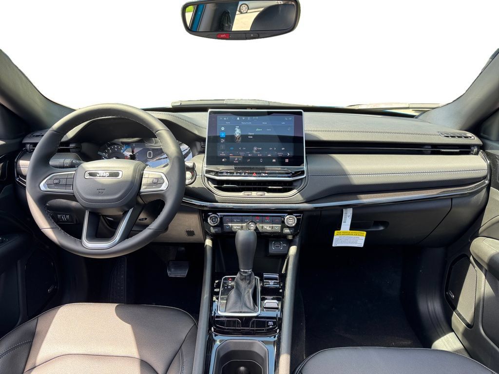 New 2025 Jeep Compass Limited w/ Sun & Sound Group AWD/4WD image 10