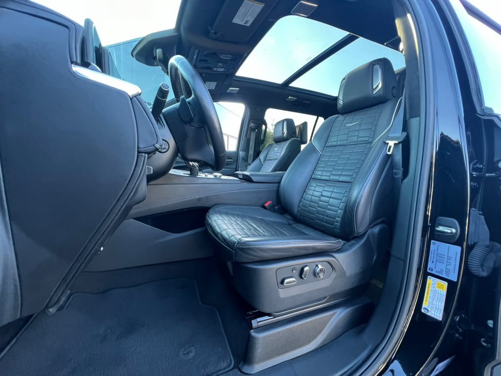 Used 2024 Cadillac Escalade ESV Sport Platinum w/ LPO, ONYX Package AWD/4WD image 9